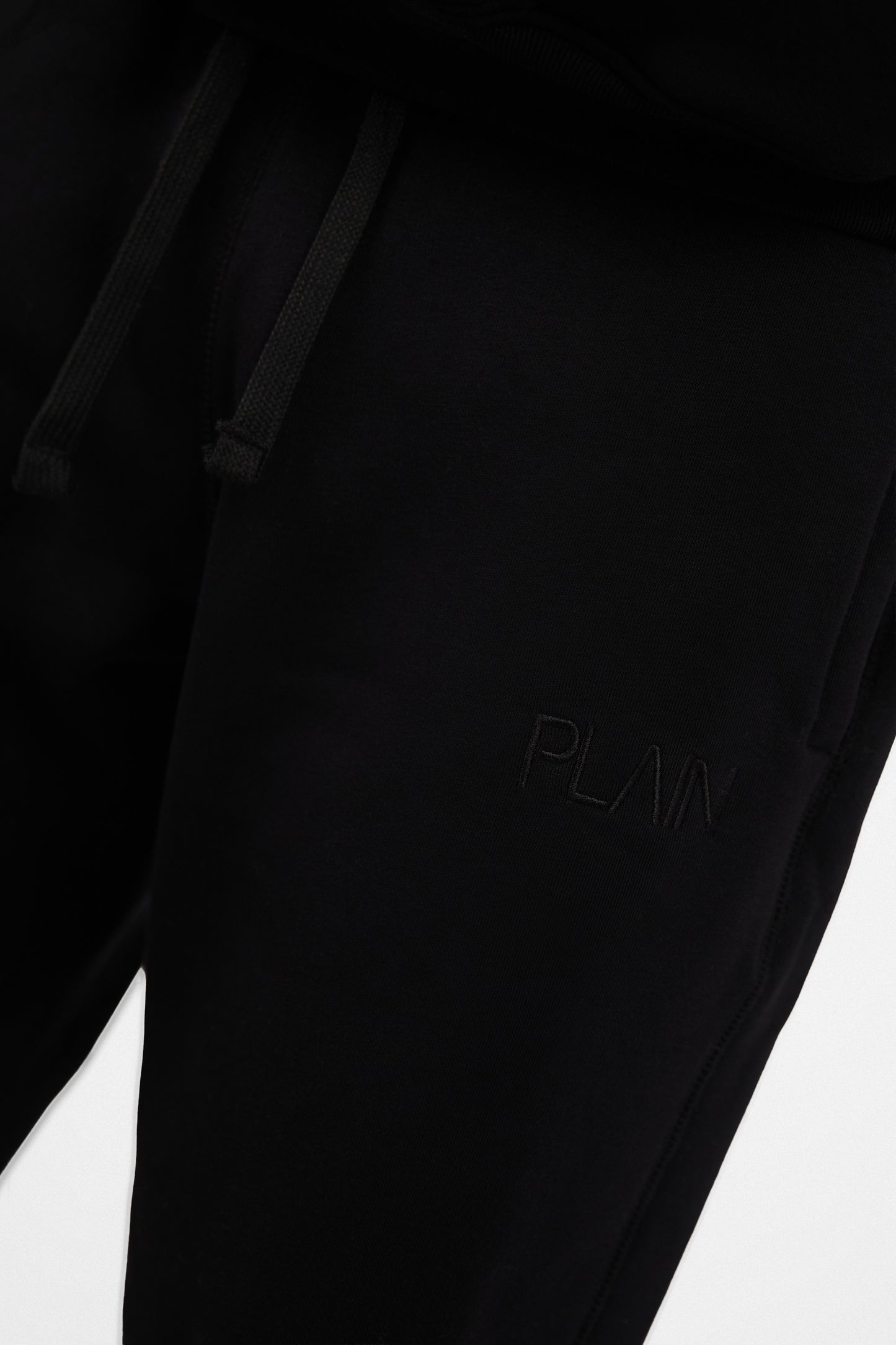 PLAIN Essential Sweatpants – Black